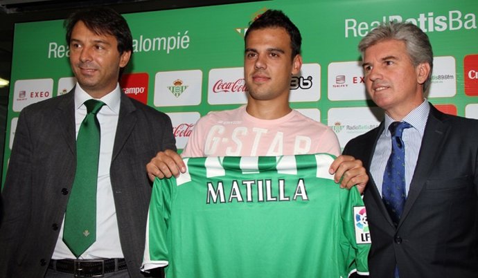 Atilla, En Su Presentación Junto Al  Presidente, Miguel Guillén, Y Vlada Stosic