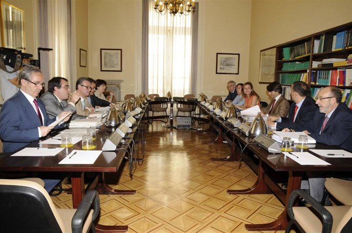 Fotos. A CONSELLEIRA DE FACENDA PARTICIPA NA REUNIÓN DA COMISIÓN BILATERAL CO ES