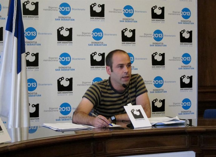 El Concejal De Bildu Jon Albizu