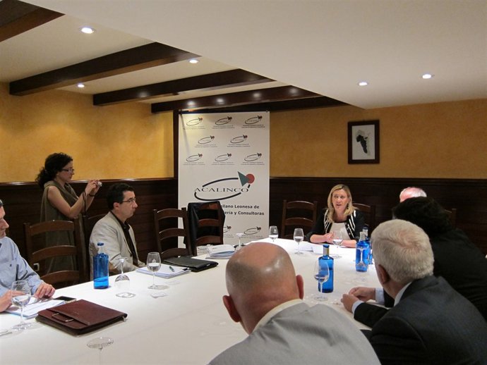 Reunión Presidida Por Del Olmo