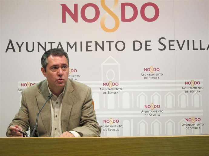 Espadas Analiza El Plan Del Centro.