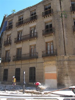 Alero Caído En Antiguo Cuartel Pontoneros