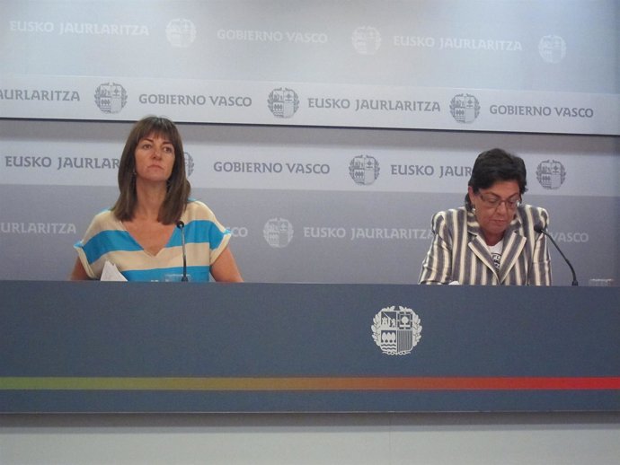 Idoia Mendia (A La Izquierda) Y Pilar Unzalu.