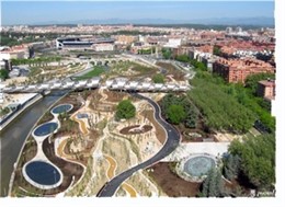 Vista Aérea De Madrid Río, Con La Playa Del Manzanares