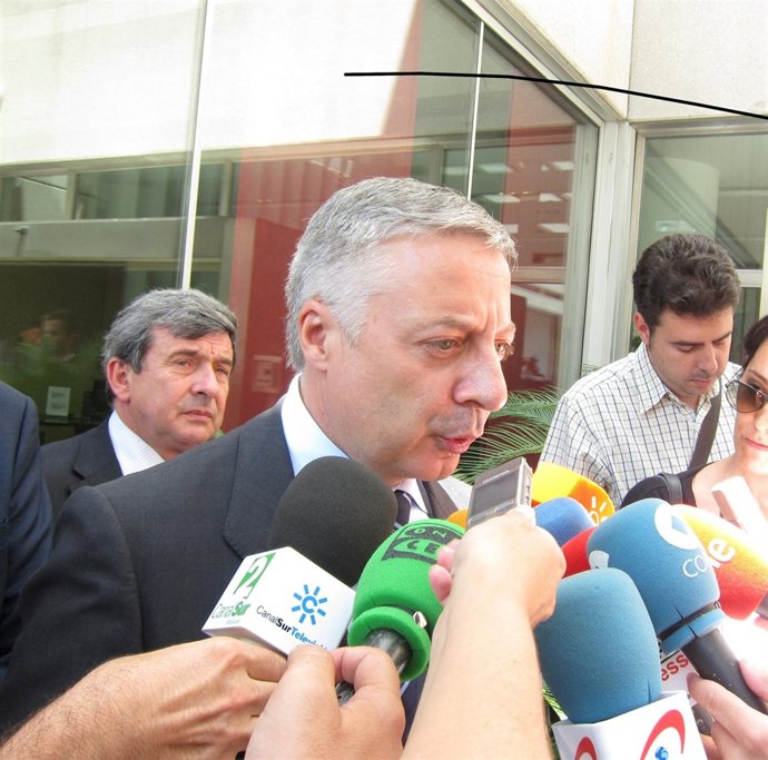 Blanco Atiende A Los Medios En Sevilla