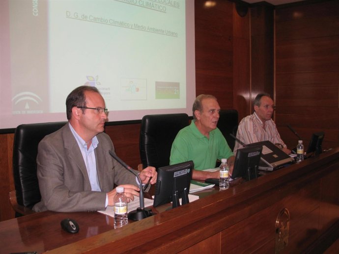 Moisés Muñoz En La Reunión Sobre Los Planes De Acción De Energía Sostenible