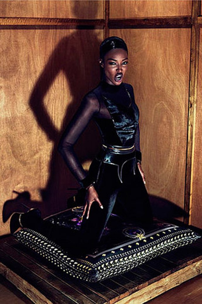 Naomi Campbell Para Givenchy, Colección Oto-Inv 2011/12