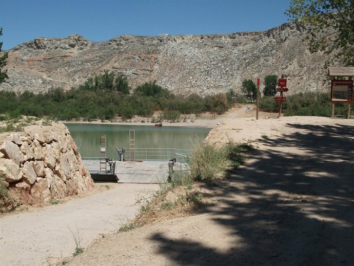 Muro De Protección Del Ebro En Torres De Berrellén (Zaragoza)