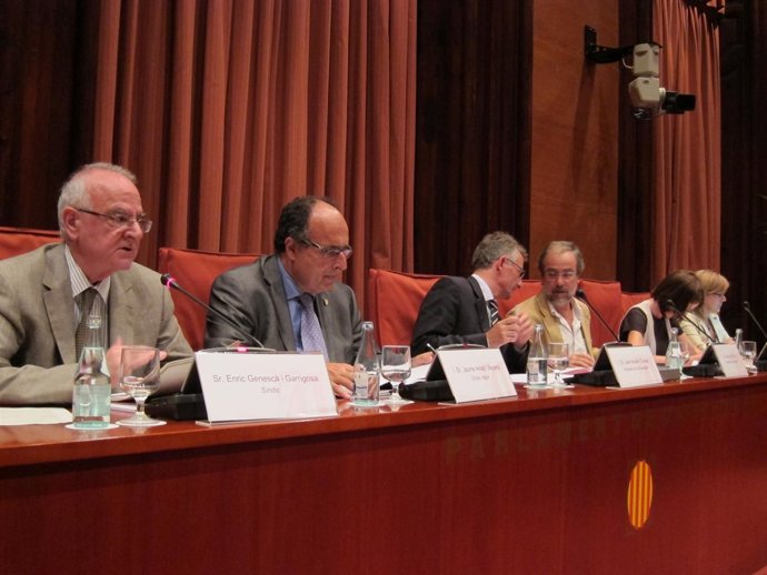 Mesa De La Comisión De La Sindicatura De Cuentas De Catalunya