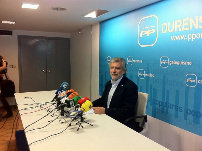 Nota De Prensa E Foto