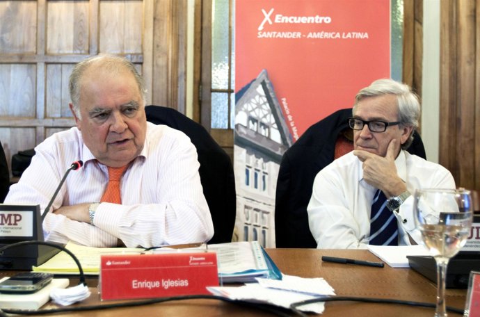 Enrique Iglesias Durante La Rueda De Prensa