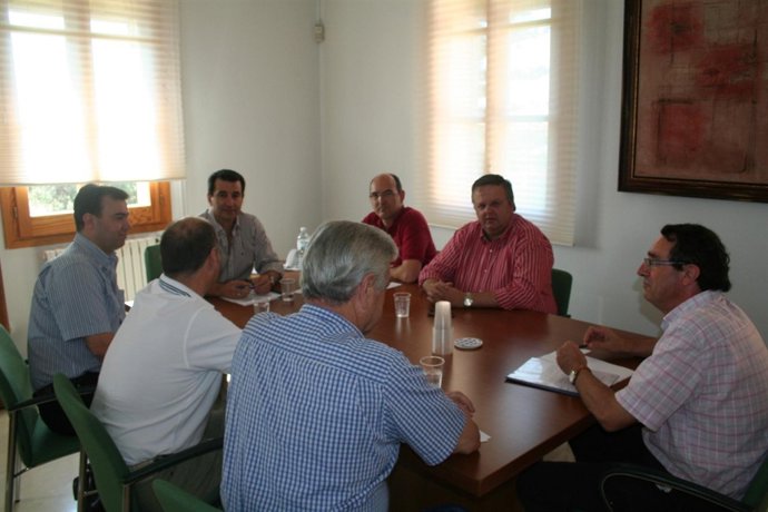 Company Se Reúne Con La FEBT.