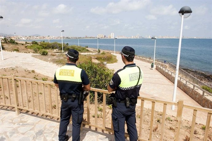 La Policía Local Vigila Las Playas Para Garantizar La Seguridad
