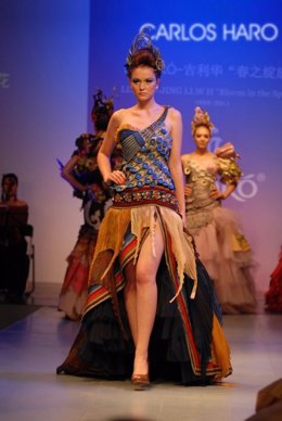 Presentación De La Colección De Carlos Haro Para Lladró En Beijing.