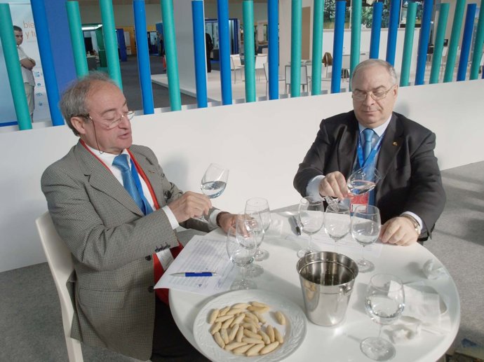 El Delegado En Italia, Giuseppe Amati, A La Derecha        