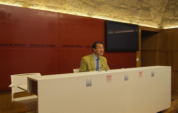 Gerardo Conde Roa Da Una Rueda De Prensa En El Ayuntamiento De Santiago