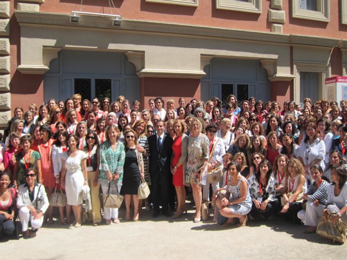 Victoria Con Mujeres Del Programa Lidera