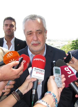 El Presidente De La Junta, José Antonio Griñán, Atiende  A Los Medios