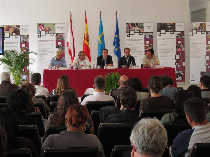 El Concejal Fernando Couto  En La Bienvenida A Los Trabajadores Del PIME