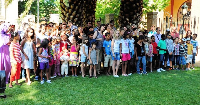 La Consejera Ana Fernández Recibe A Los Niños Saharauis