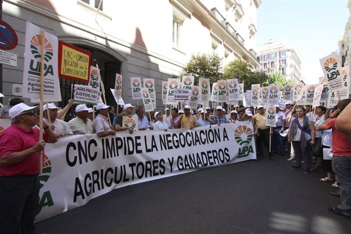 Protesta De UPA Ante La CNC