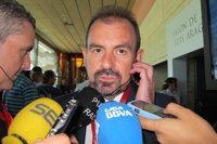 Fútbol.- Ángel Torres: "Buscamos un lateral derecho, pero aquí no encontramos, así que habrá que ir fuera"