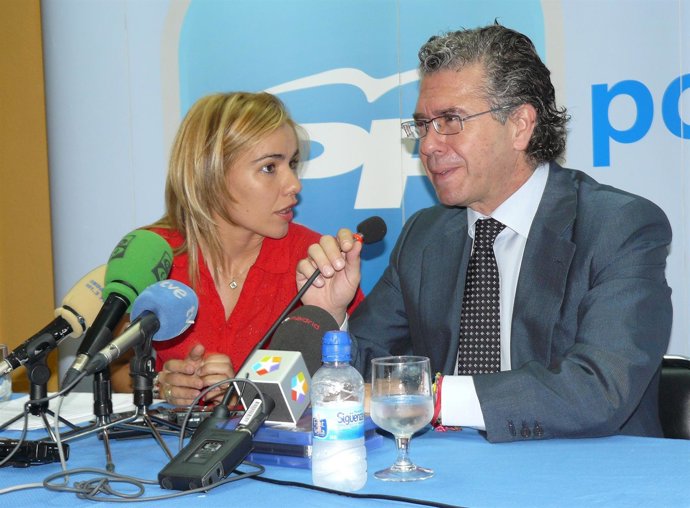 Miriam Rabaneda Y Francisco Granados En Rueda De Prensa