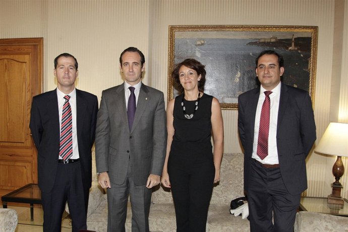 Bauzá Recibe A Los Directivos Del Laboratorio Farmacéutico Sandoz.