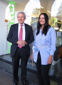 Del Río Con La Nueva Directora Del IRJ, María Teresa Antoñanzas