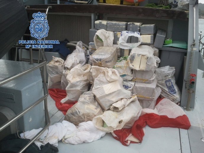Velero Con Más De Una Tonelada De Cocaína Localizado En El Caribe        