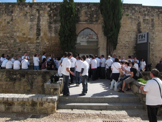 Trabajadores De Locsa En Una Concentración Contra El Cierre De La Fábrica