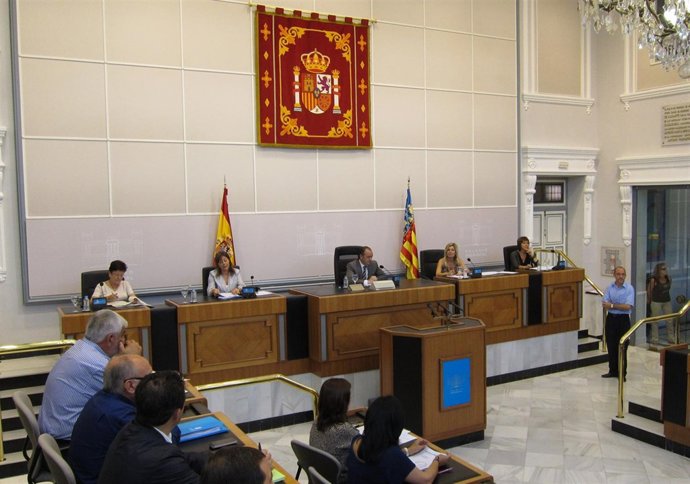 Imagen De La Última Sesión Plenaria Presidida Por J.J. Ripoll