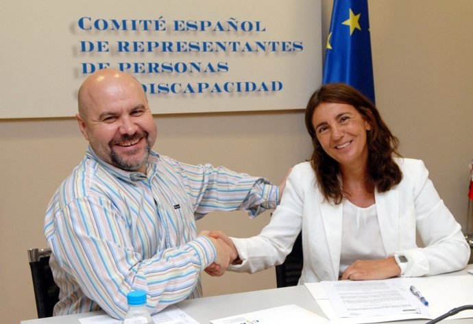 Firma De Un Acuerdo De Colaboración Entre Lex Nova Y Cermi