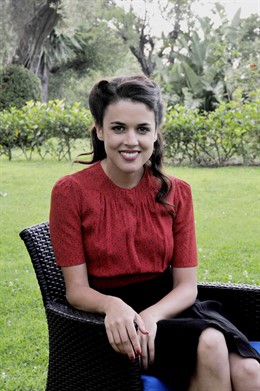 Posado De Adriana Ugarte 