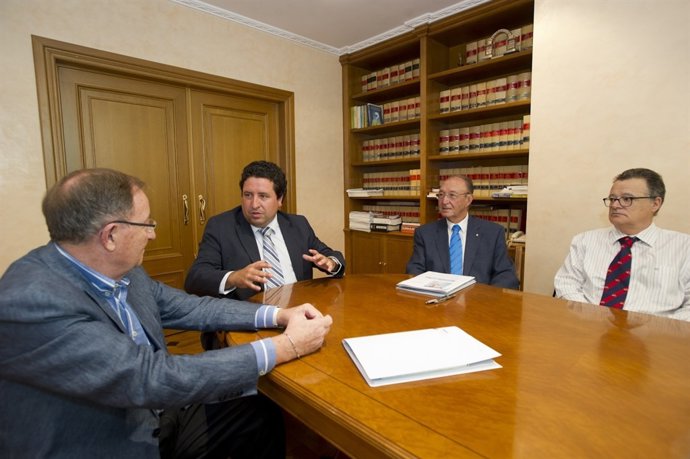 Moliner Con La Cúpula Directiva De Anffecc