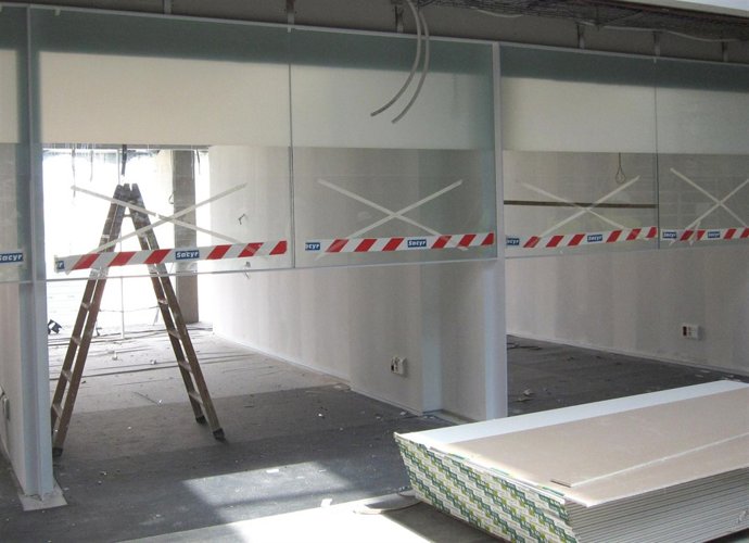 Una De Las Oficinas De Atención De Las Compañías Del Aeropuerto De Corvera