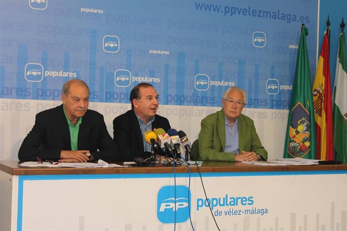 Raynaud, Delgado Bonilla Y Ramos, En Rueda De Prensa