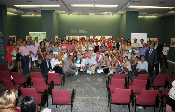 Representantes De Las Asociaciones Beneficiadas Por Las Ayudas, Tras El Acto 