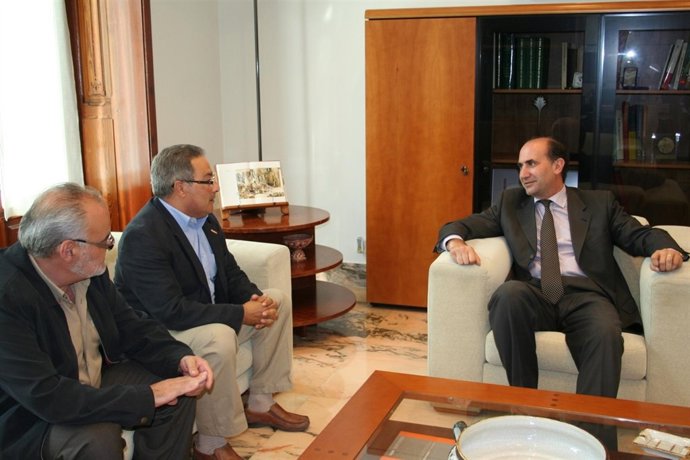 Enrique Verdeguer Conversa Con Paco Molina Y Conrado Hernández.