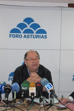 Enrique Álvarez Sostres, durante una ruedda de prensa.