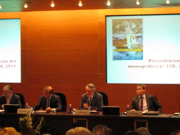 Joan Mesquida En Una Conferencia