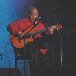 milanes-pablo-gira-españa-2006-foto-blanco-y-negro-concierto