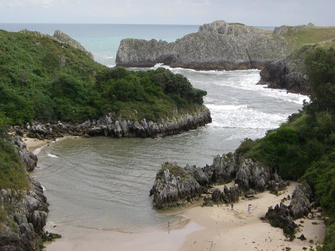 Playa De Berellín En Prellezo