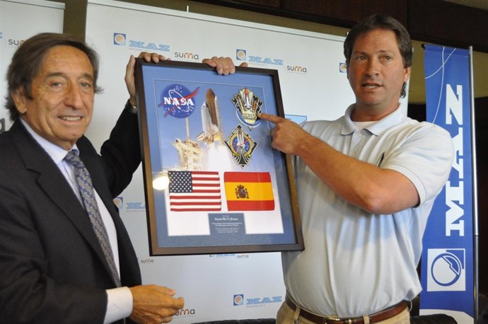 José Carlos Lacasa, De La MAZ (Izda.) Y Louie García, De La NASA.