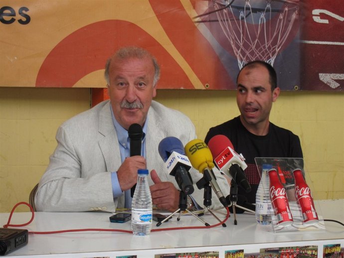 Vicente Del Bosque En El Campus Infantil Salmantino