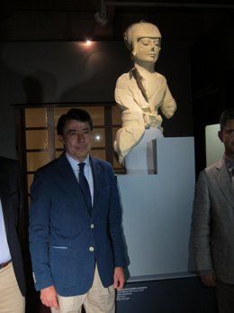 Ignacio González Con 'Caballero De La Doble Armadura'