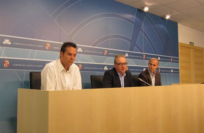 Los Procuradores José Francisco Martín, Pedro González Y Julio López