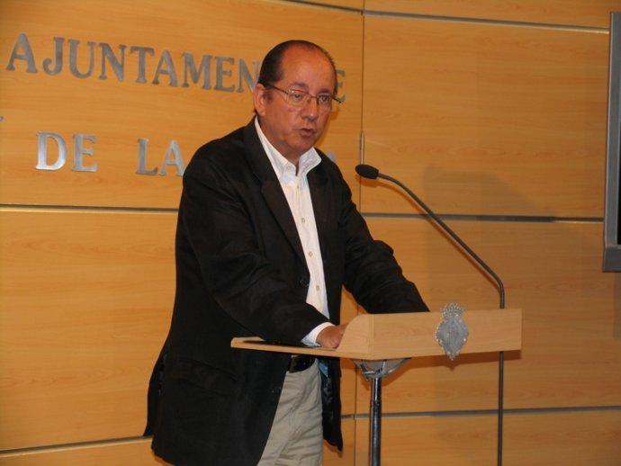 Mulet Durante La Rueda De Prensa