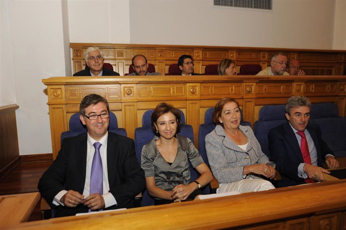 Gobierno C-LM En Sus Nuevos Escaños