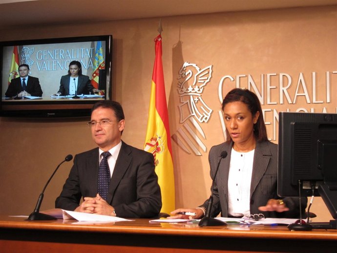 Castellano Y Johnson Tras El Pleno Del Consell